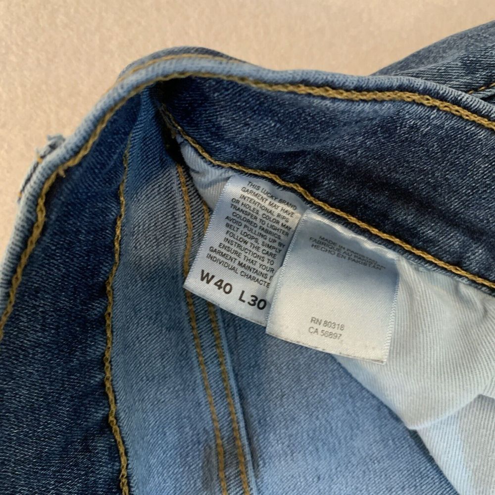 LUCKY BRAND 40x30 Men's Medium Wash 410 STRAIGHT Leg Jeans EXCELLENT ~ Fast Ship - Picture 6 of 9